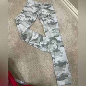Michael Lauren green camo light weight joggers size XS